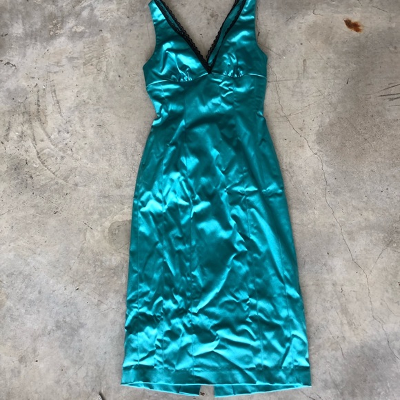 Gorgeous satin dress bebe - Picture 2 of 5